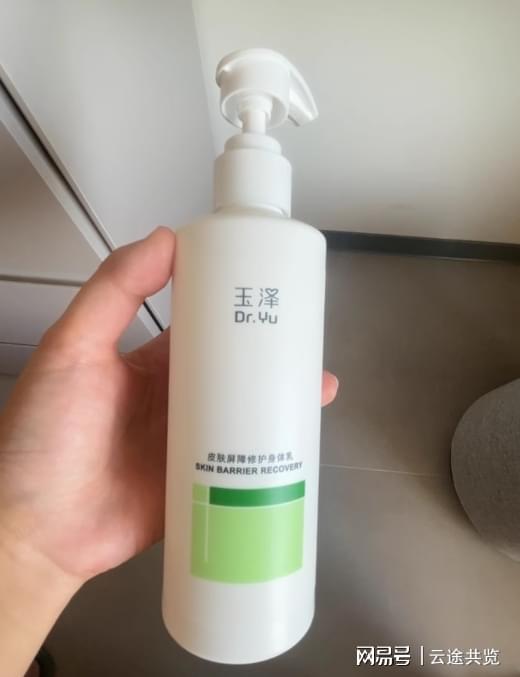 克星实测!6 款换季锁水养出水光肌!ag真人平台第一游戏沐浴露推荐假滑(图5) 克星实测!6 款换季锁水养出水光肌!ag真人平台第一游戏沐浴露推荐假滑(图5)